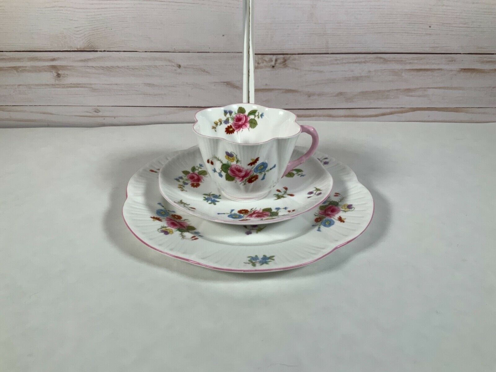 Shelley Rose Red Daisy Dainty Trio Salad / Dessert Plate Cup And Saucer 13425