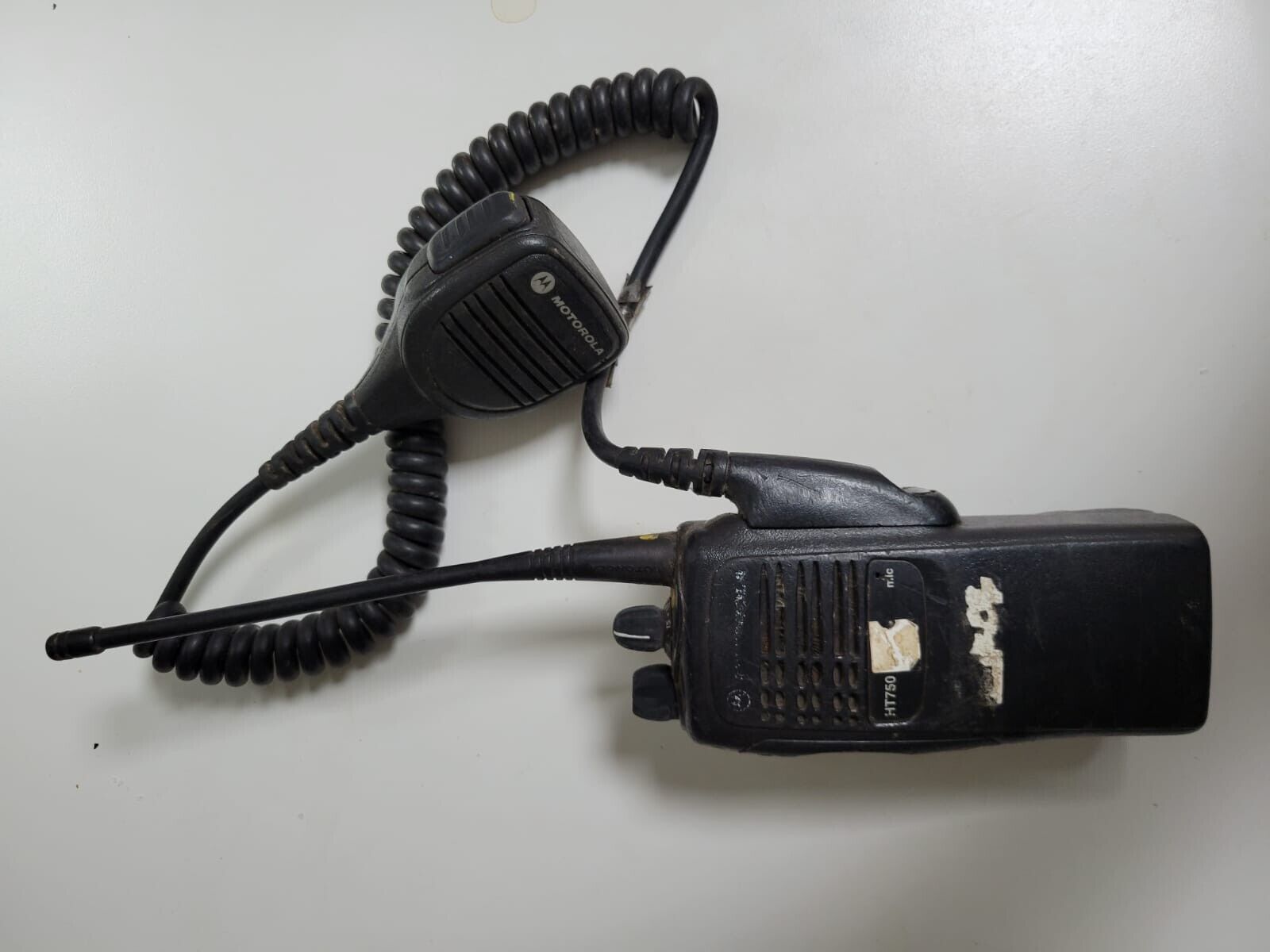 Set Of 20 Black Motorola Ht750 Walkie Talkies And Shoulder Mics With Chargers.