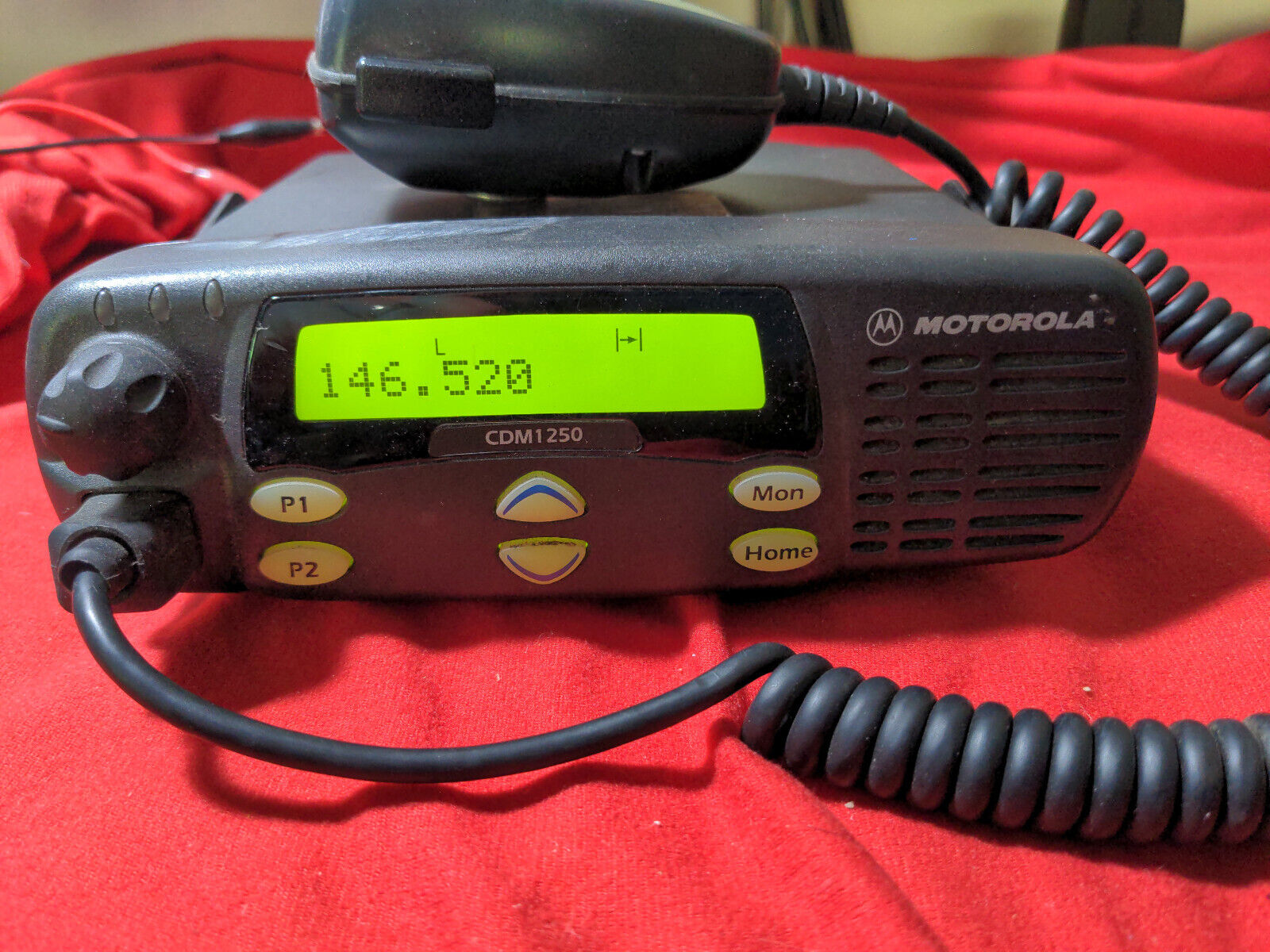 Motorola Cdm1250 Vhf 45 Watt 64 Channel 136-174 Mhz  Aam25kkd9aa2an Bracket, Mic