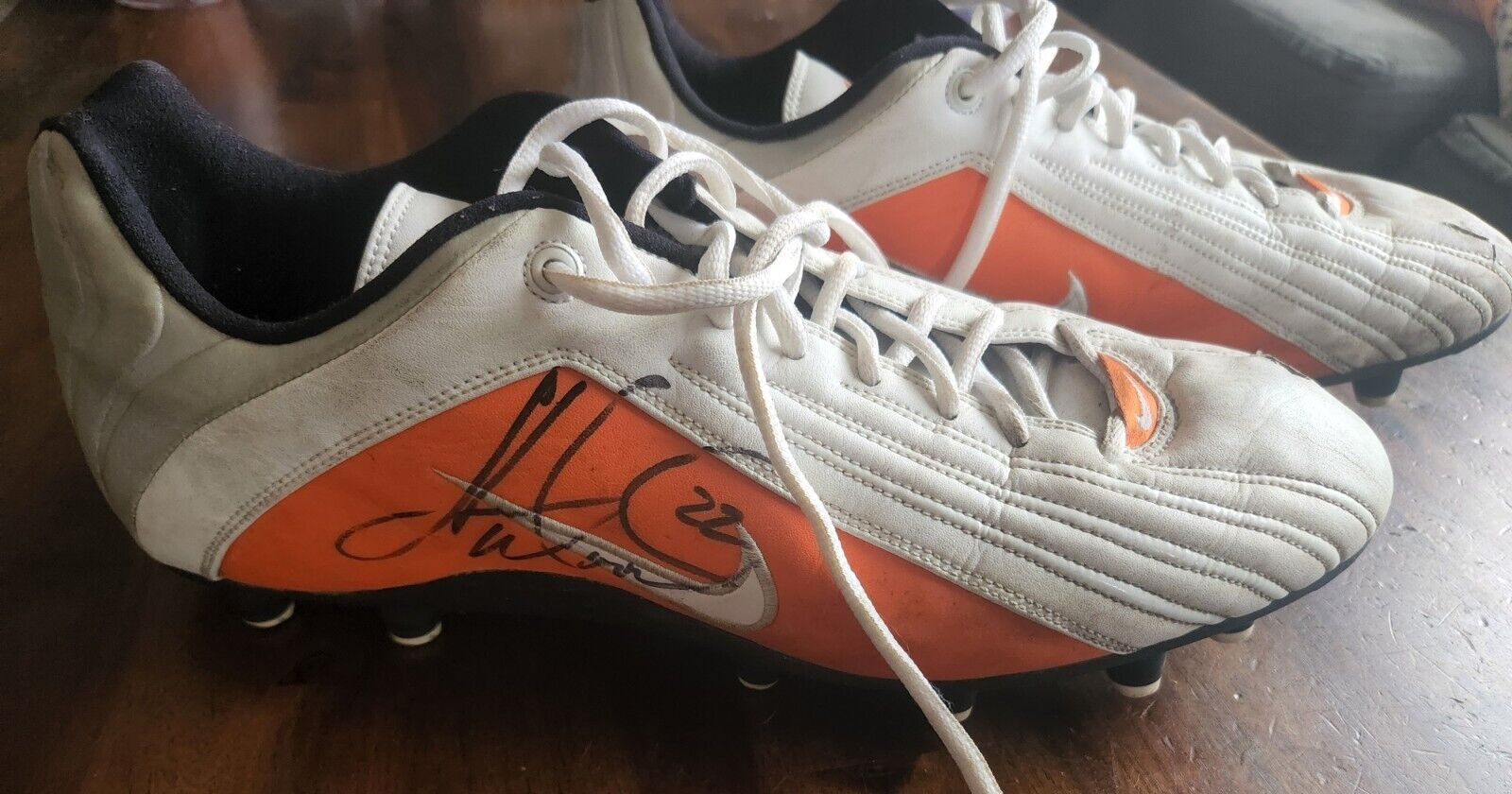 Miami Dolphins Shawn Wooden signed Game Used Cleats with Letter Of Authenticity